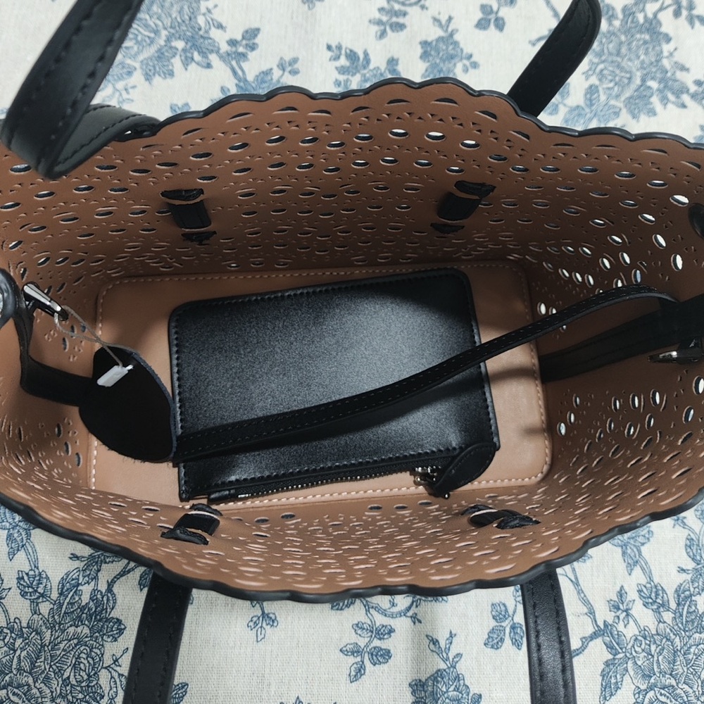 Alaia Black Laser-Cut Shoulder Tote with Tan Interior - Picture 3 of 11